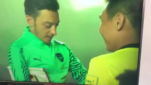  Arsenal midfielder Mesut Ozil signed his name for the ref