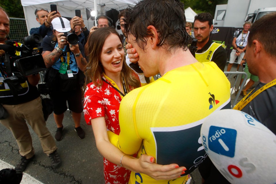 Sara Elen hugs an emotional Geraint after the 20th stage of the Tour de France