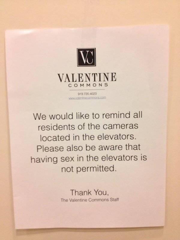  Who wouldn't want to be confronted with an amorous display when the elevator doors open?