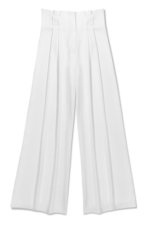  Opt for high-waisted and wide legs for this summer’s way to wear white trousers. It’s just the right amount of comfort for a hot summer while keeping your look elegant and sophisticated