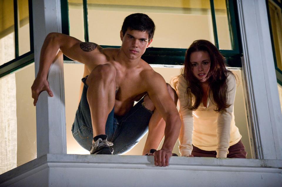  Taylor Lautner, left, with Kristen Stewart, right, in Twilight