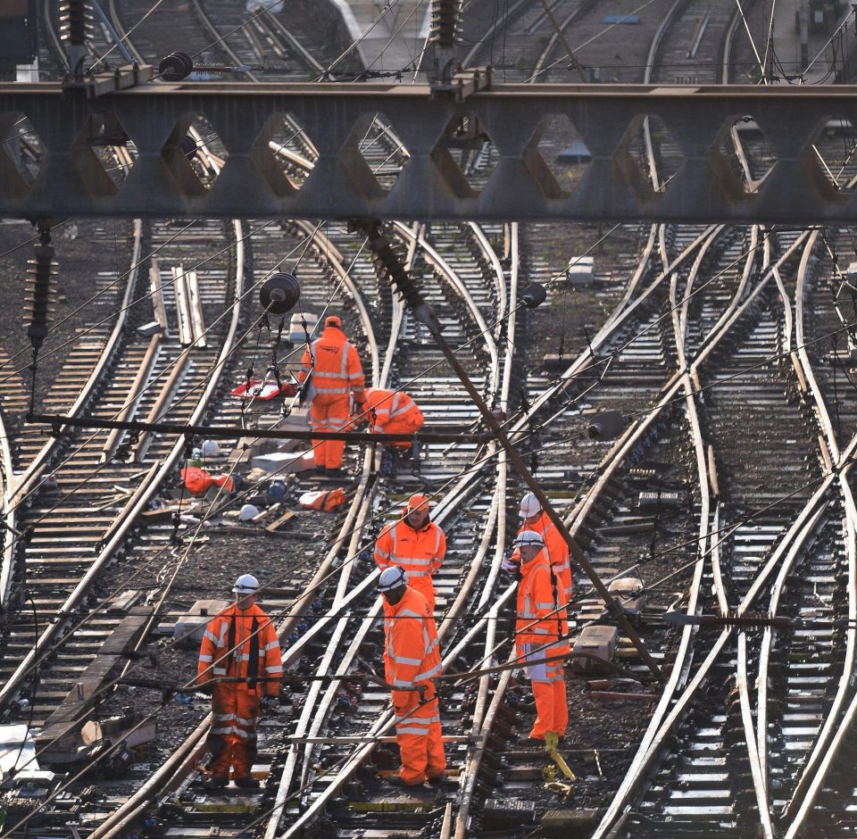  Network Rail will be working on 400 projects over the Bank Holiday, deploying thousands of workers