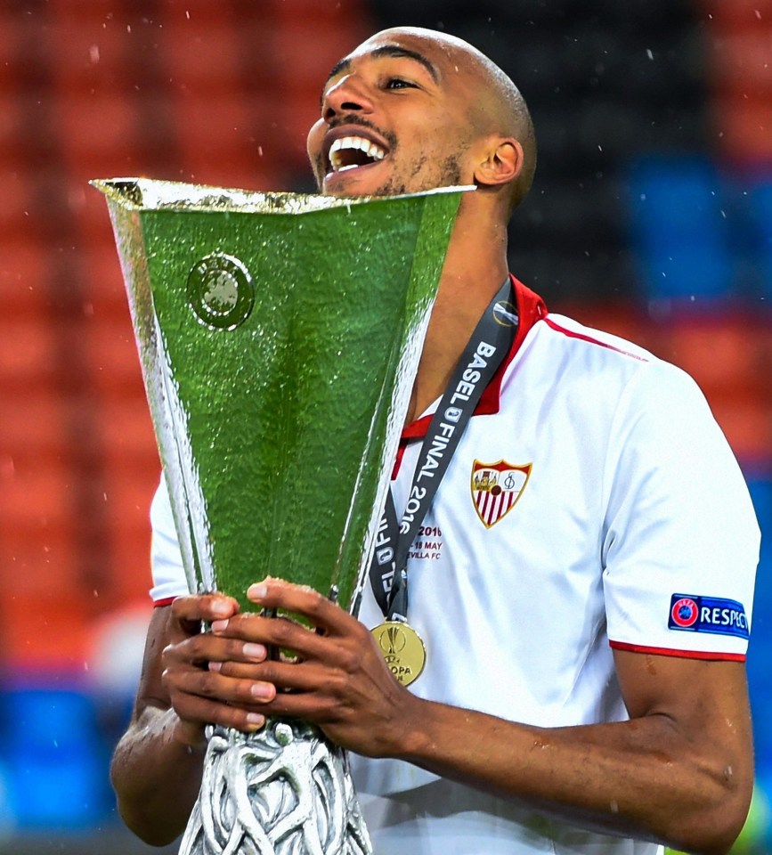 N’Zonzi got his hands on the Europa League trophy under Emery at Sevilla