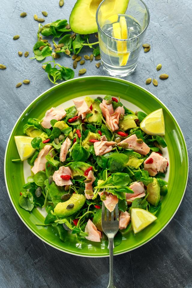  Prep a lunch that's packed full of vitamins and nutrients, like a salad with salmon