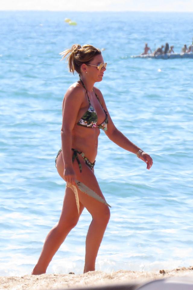  Toni looked stunning as she took a stroll on the beach