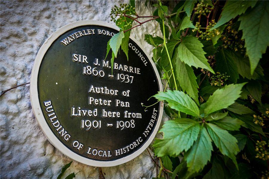 The council put up a plaque to commemorate the author