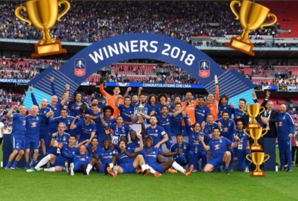  Willian posted a similar picture last year with former Chelsea coach Antonio Conte covered up with trophy emojis