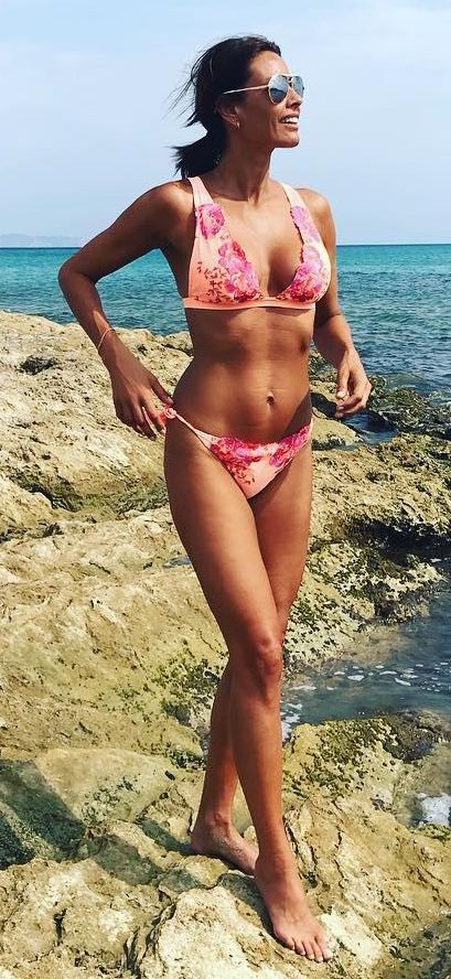  Mel shows off her beautiful bikini body on hols