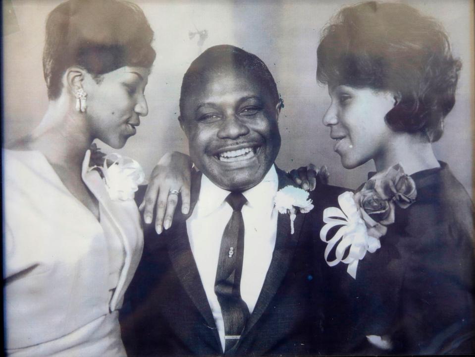  Aretha, left, pictured with her father and sister, had a turbulent life