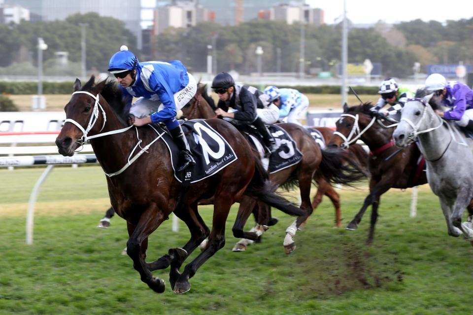  Winx stretches away to make history at Randwick