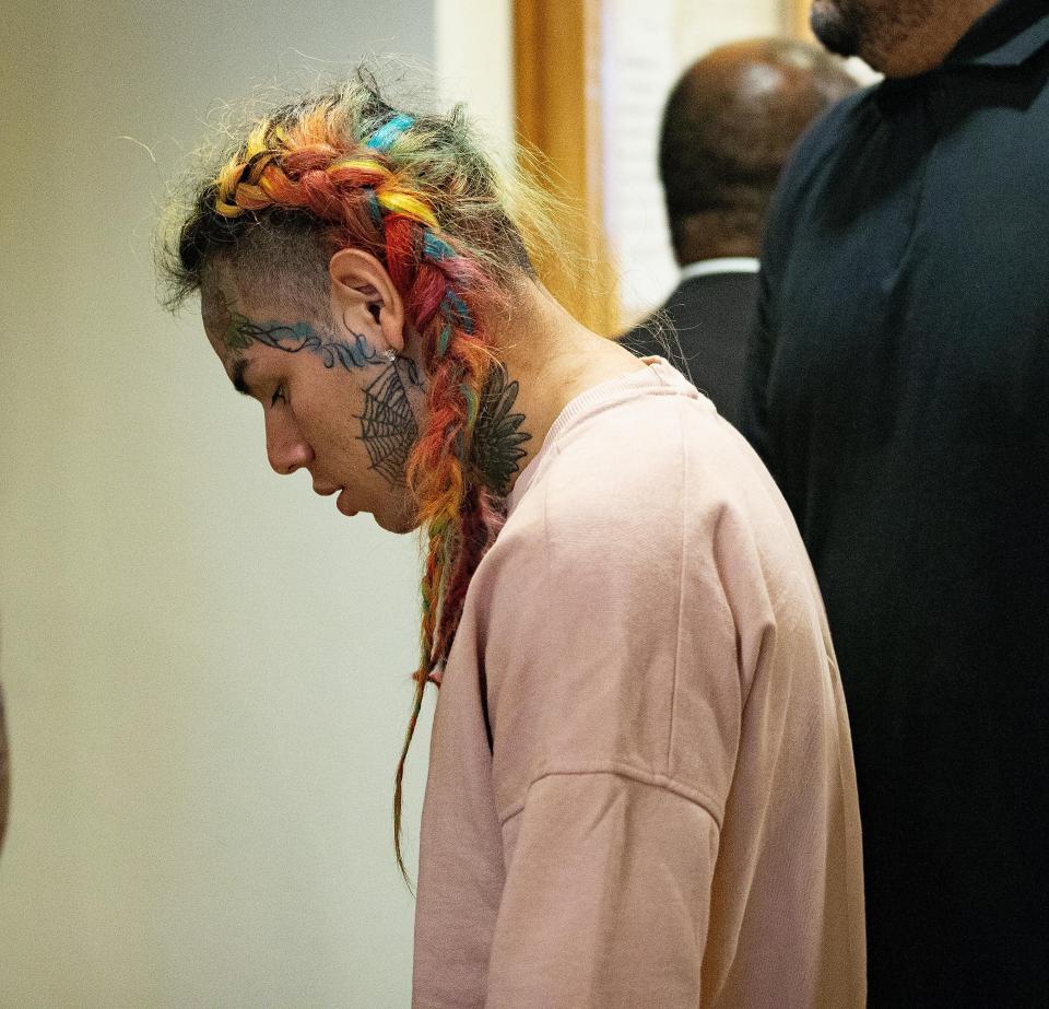  Rapper Tekashi69 arrives for his arraignment on assault charges in County Criminal Court