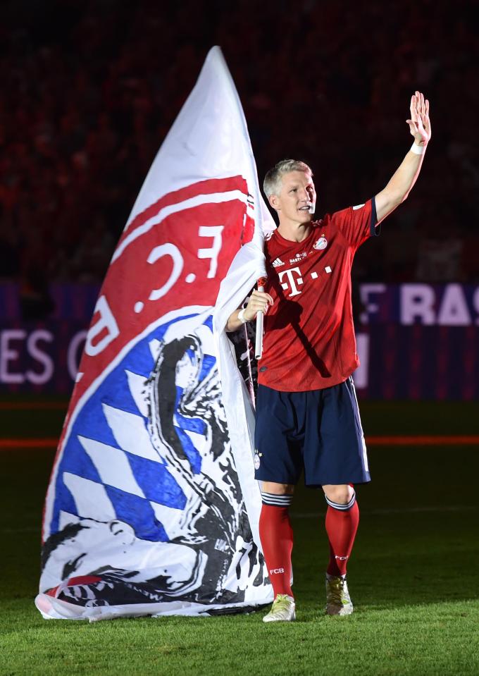  Bastian Schweinsteiger gave an emotional address to fans at a packed Allianz Arena