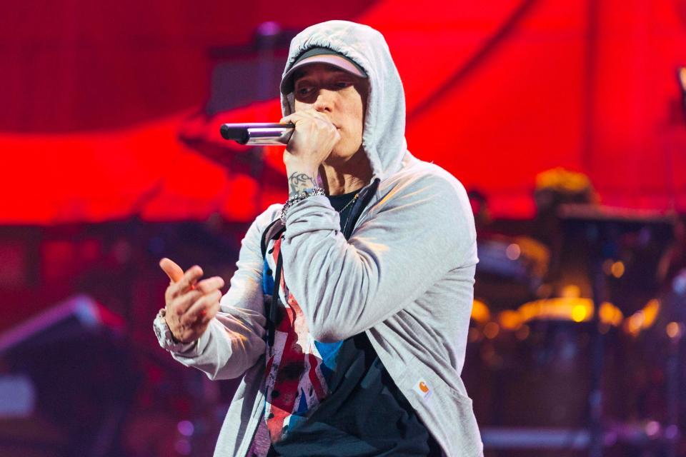  Eminem has released his previously unannounced tenth album Kamikaze