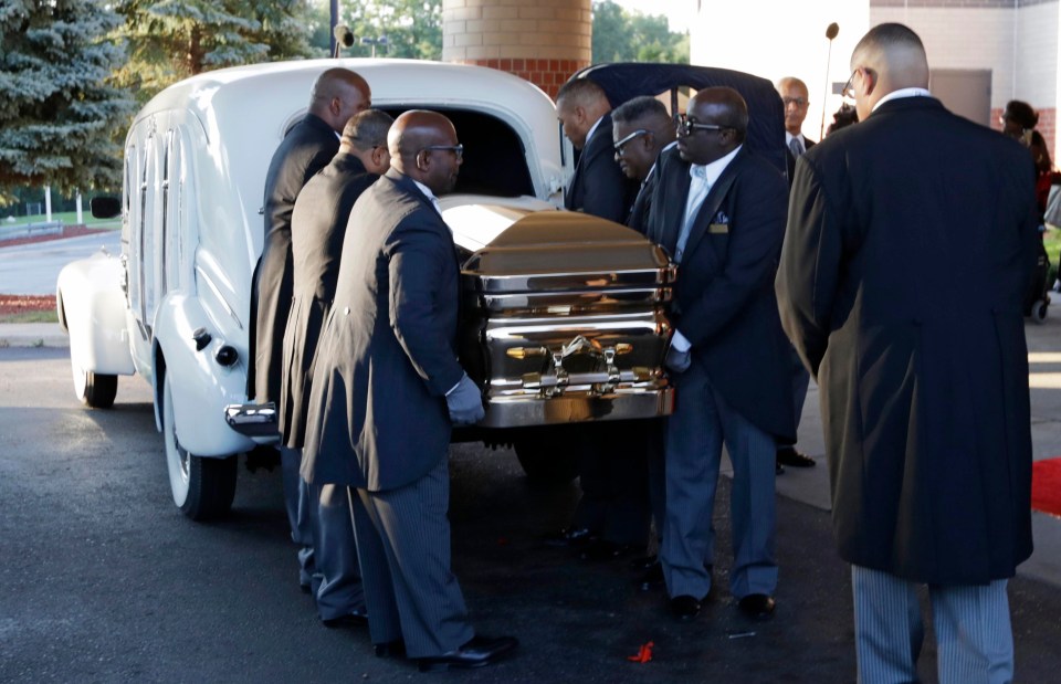 Pall bears take Aretha’s coffin in for her glorious send off