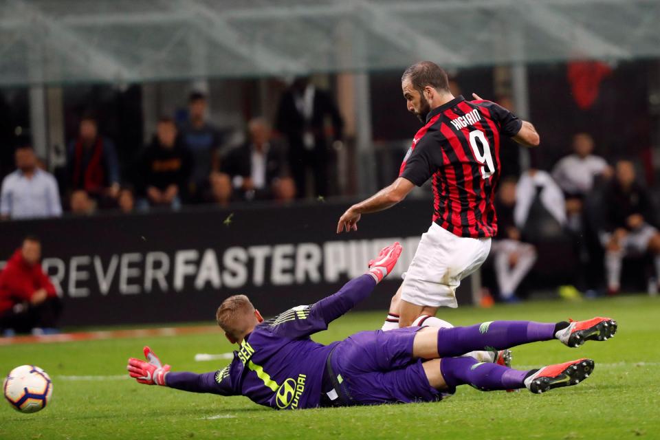  Gonzalo Higuain thought he had put Gennaro Gatuuso's side back in front in the 61st minute