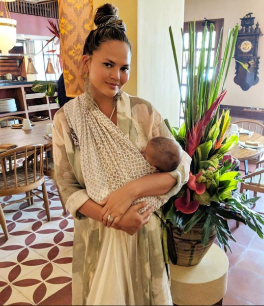  Chrissy Teigen got caught up in a Bali earthquake