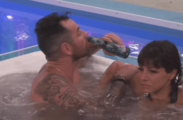  Ben and Roxanne looked cosy in the hot tub