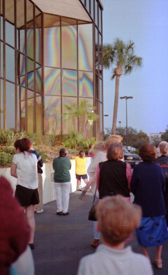  The Clearwater Virgin in Florida attracted thousands of pilgrims during the 90s