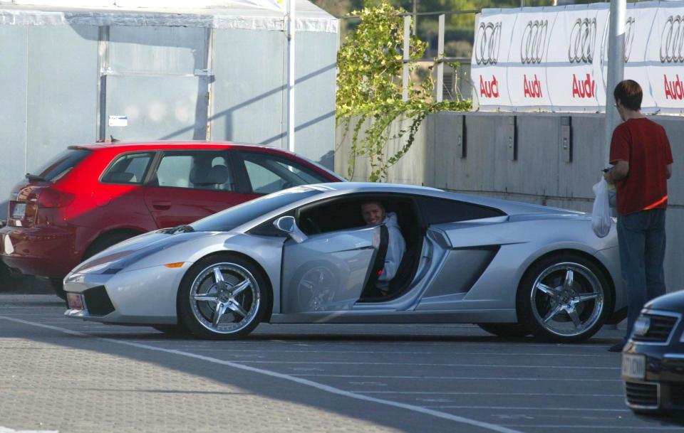  Beckham spotted driving his Lamborghini Gallardo in flip flops