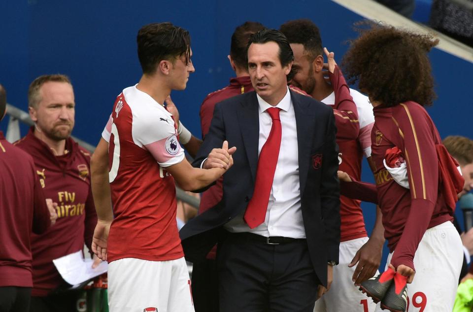  Emery believes Ozil's focus is solely on Arsenal