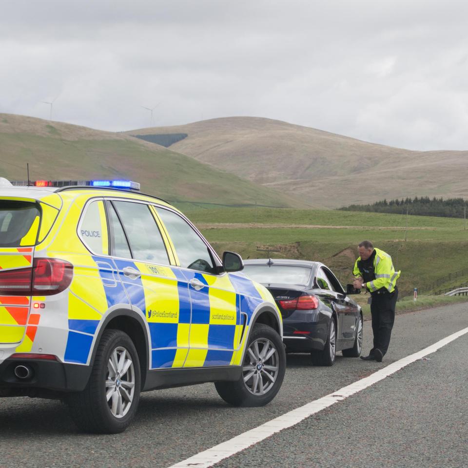  Police are to give roadside eye tests to drivers they pull over and will revoke licences of those who fail