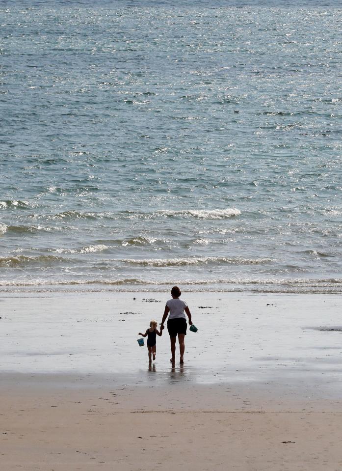  A mum and daughter enjoy the beach during the fine weather in Folkestone, Kent