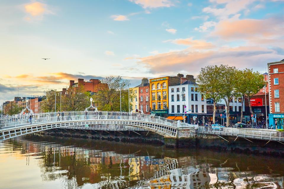  The Ha'penny Bridge over the River Liffey in Dublin, Ireland