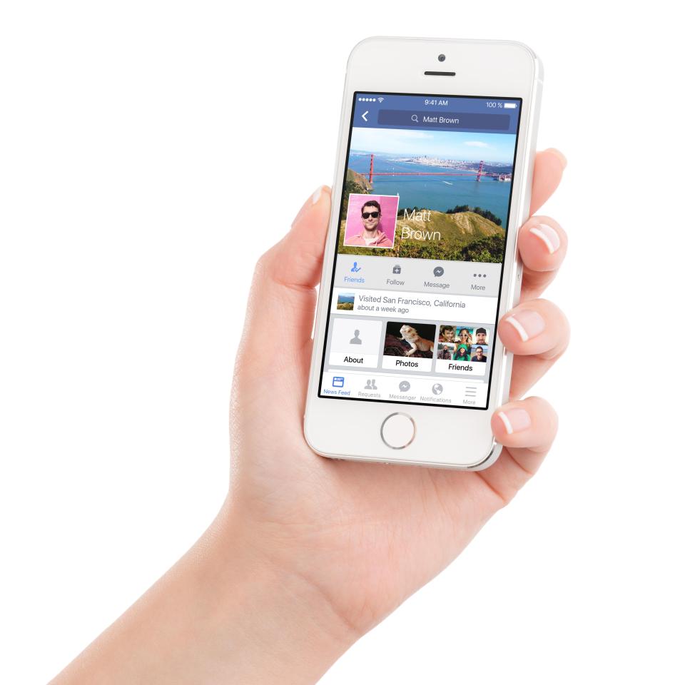  Here's what Facebook looked like on the iPhone 5S