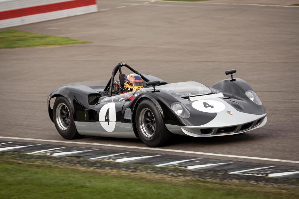  Karun Chandhok driving a McLaren-Chevrolet MIA in the Whitsun Trophy