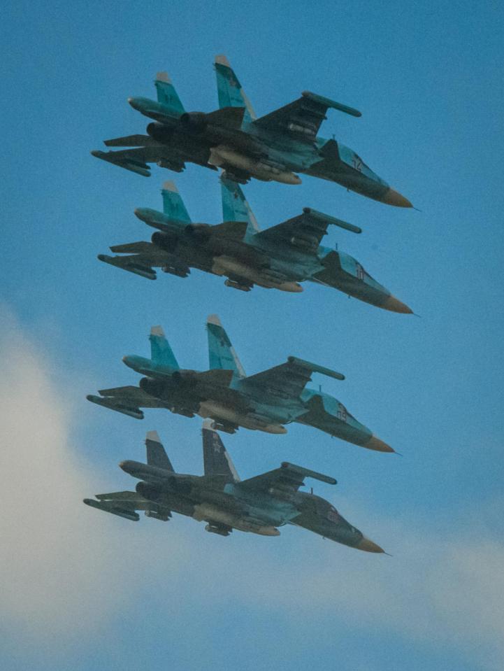  Russian Sukhoi Su-34 fighter-bombers participate in the military drills in the skies over Siberia