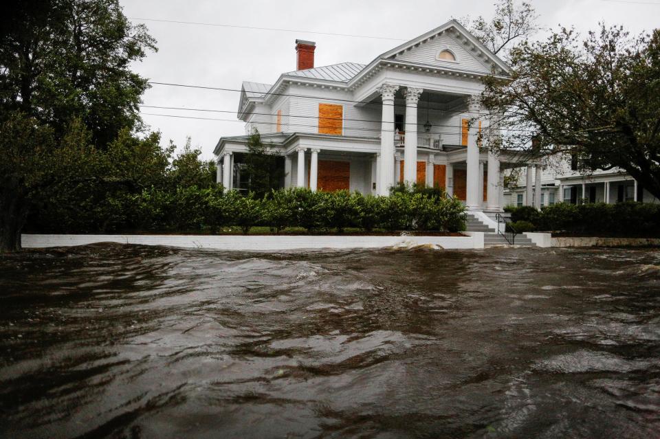  Water from the Neuse river floods houses as Florence tears up the Carolinas