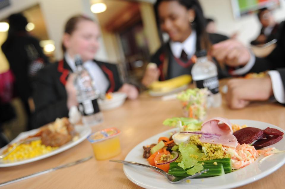  Pupils must eat their lunch with teachers in order to encourage topical discussion