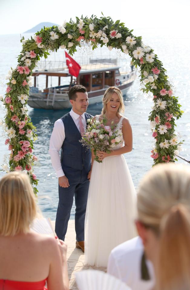  Newylweds Oliver Mellor and Rhian Sugden smile infront of friends and family