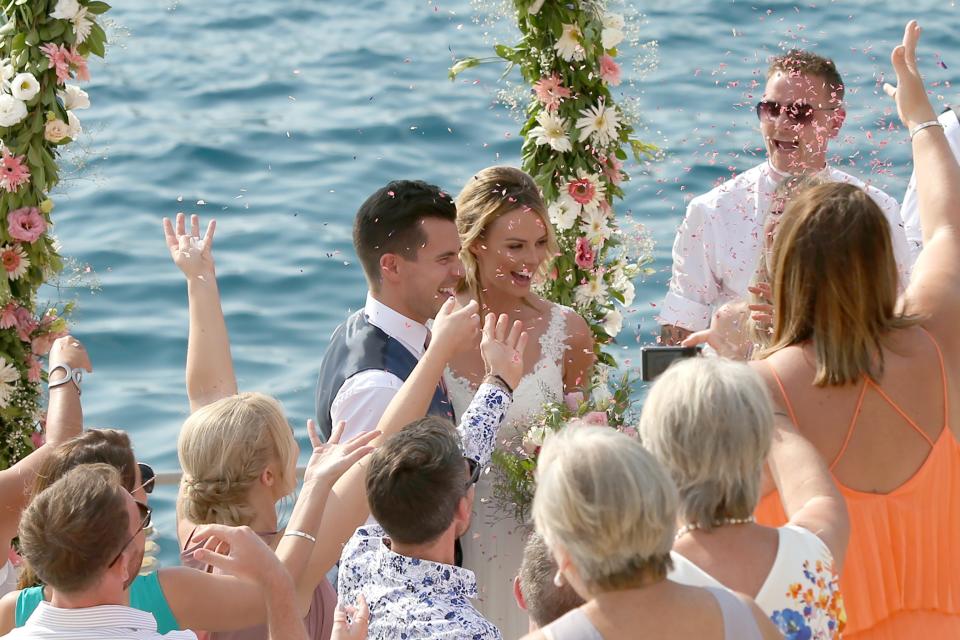  Bride and groom share jokes and wow guests in sun-kissed ceremony