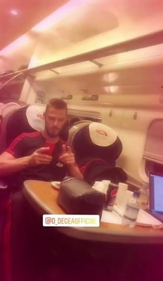  David De Gea was on his phone during the journey back to Manchester