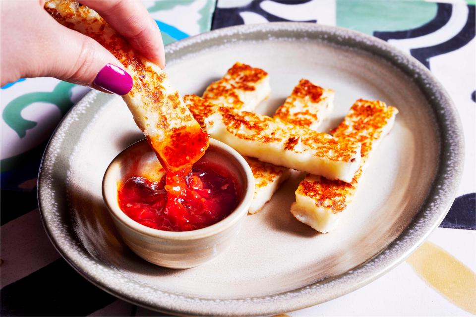  Everyone went wild when Nando's announced they were introducing halloumi sticks to their menu earlier this year - and they're not *too* calorific