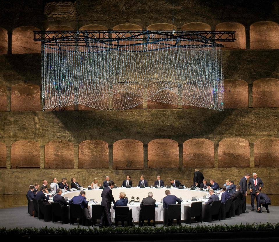  Participants of the EU Informal Summit of Heads of State or Government attend a dinner in Salzburg