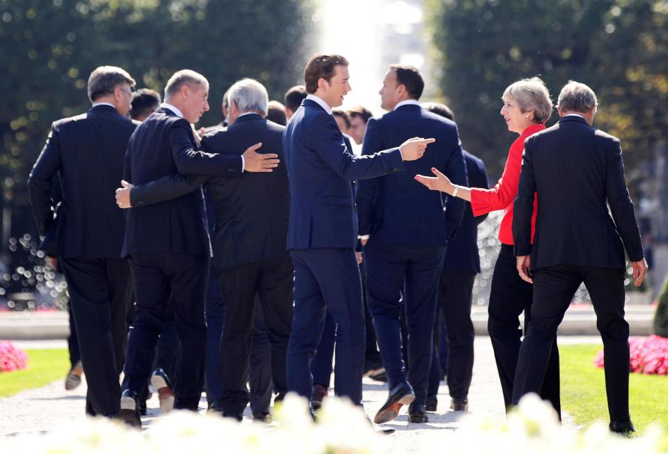  Leaders get together to pose for a family photo