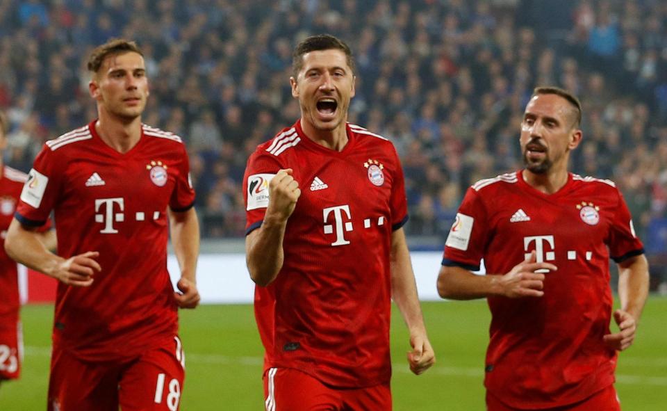  Robert Lewandowski scored as Bayern eased past Schalke at Gelsenkirchen