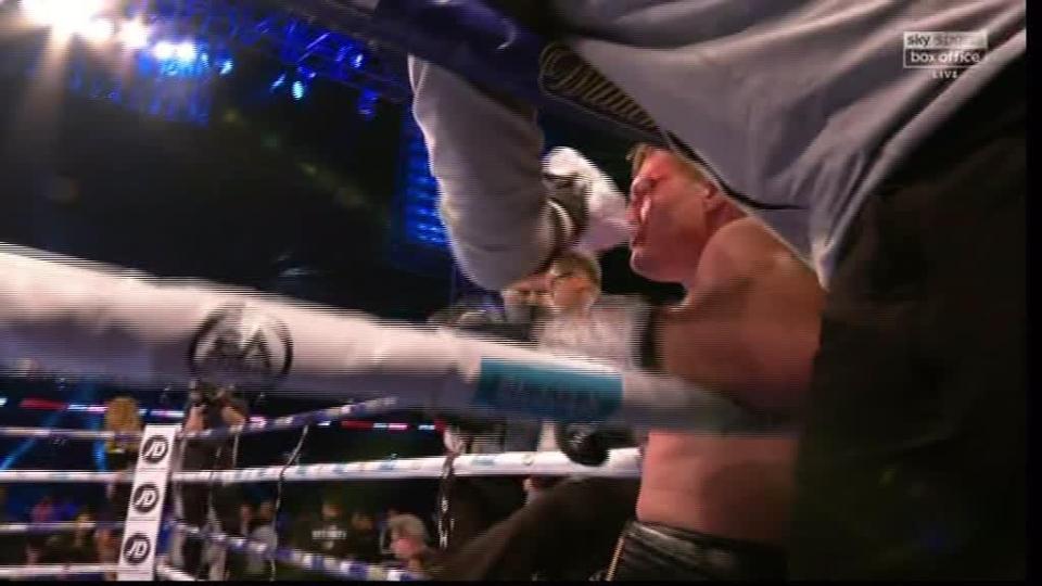  Alexander Povetkin suffered a nasty cut to his right eye