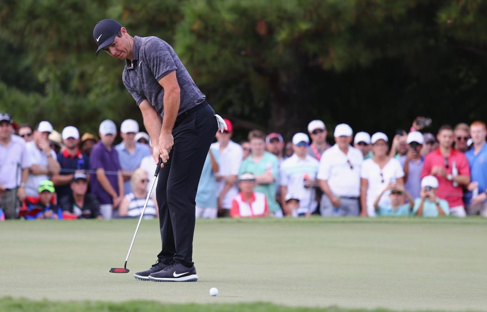  Rory McIlroy leads the chasing pack three shots back