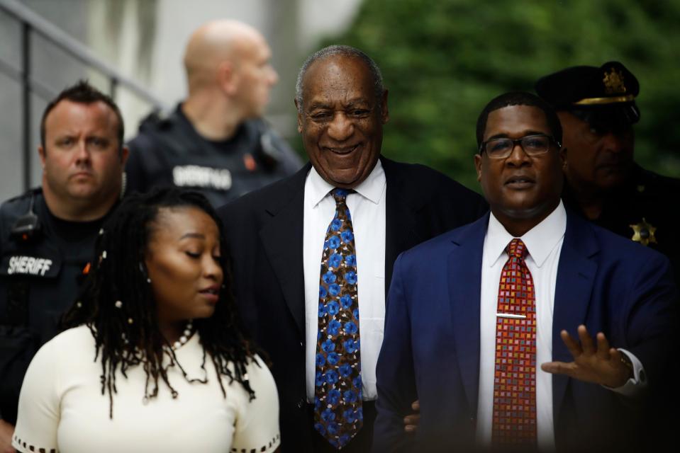  Bill Cosby leaved his sentencing hearing at the Montgomery County Courthouse with a smile on his face