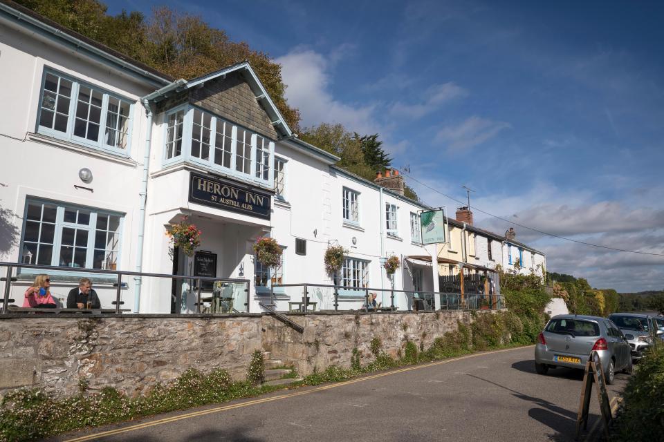  The reviewer praised the pub's food and ultimately gave it four out of five stars