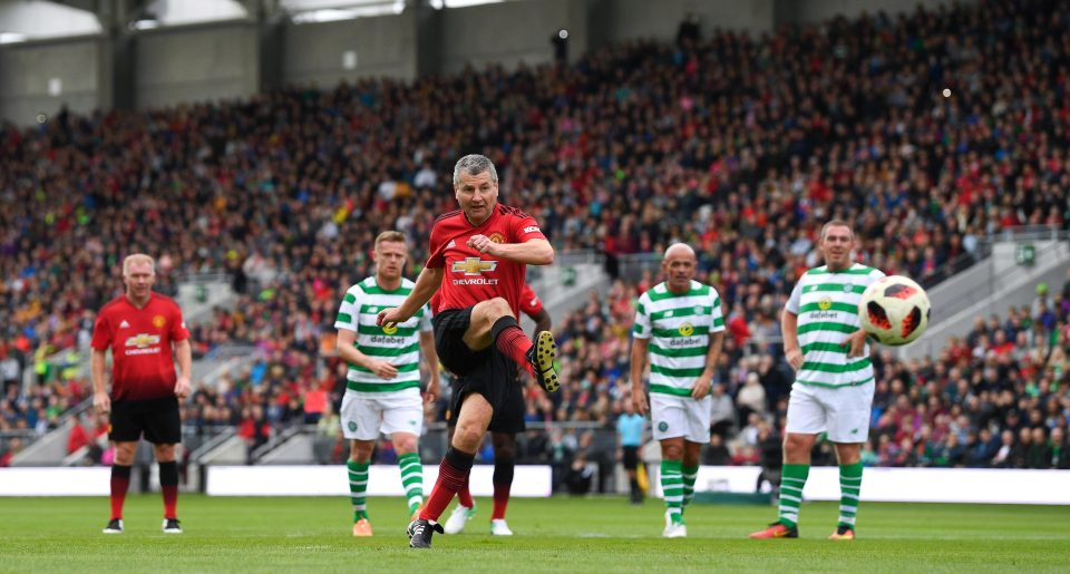  Denis Irwin broke the deadlock after Nicky Butt won a penalty