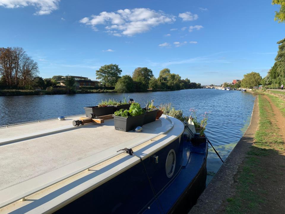  In well-lit conditions, Apple's iPhone XS camera is capable of taking very attractive exposure-balanced shots – capturing detail in the background and foreground