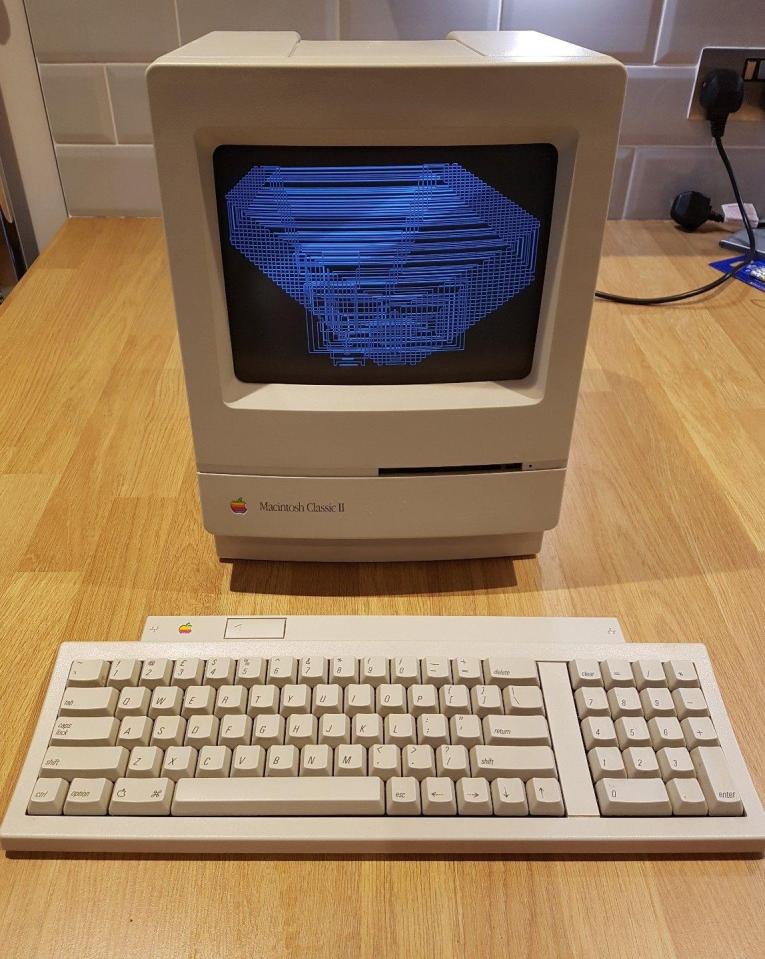  An early generation of the Apple Macintosh will fetch around £1,555 online