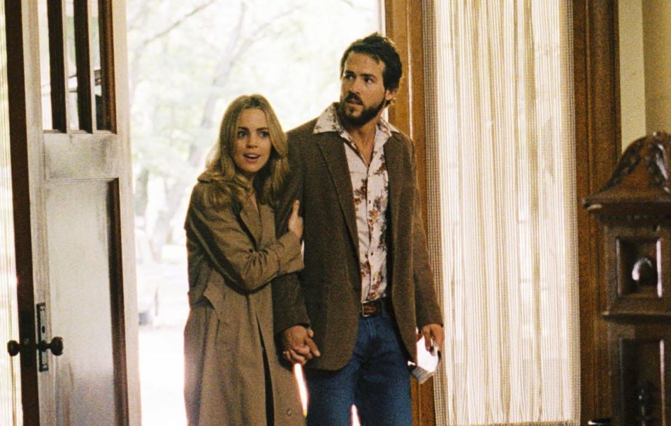  Melissa George and Ryan Reynolds in The Amityville Horror