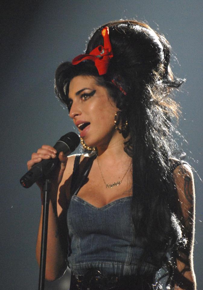  Amy Winehouse's dad announced that there will be a hologram tour