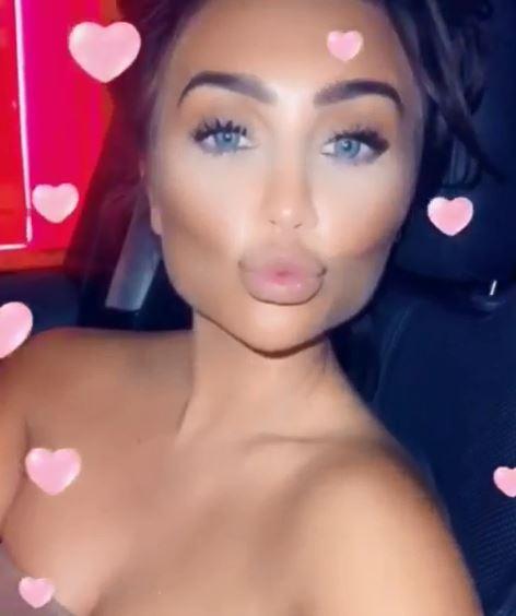  Lauren Goodger has hit out at photographers for doctoring her photos