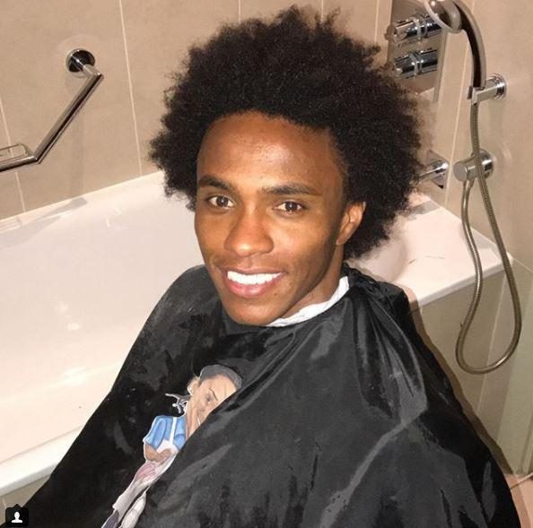  Chelsea's Willian gets his giant hair styled by Edwards